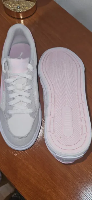 Tenis Puma blancos y rosas. Sin caja.