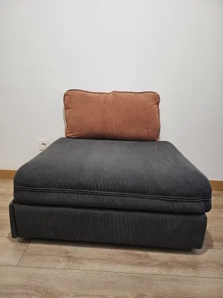 Puf convertible en cama gris y marrón con cojín