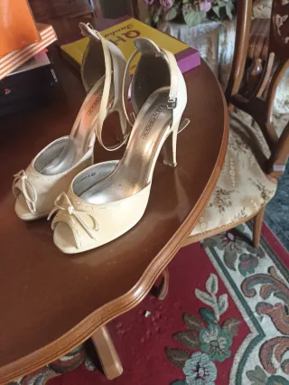 Zapatos LADYSMOON Beige Tacón Tira Tobillo