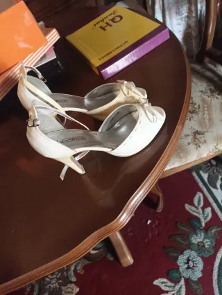 Zapatos LADYSMOON Beige Tacón Tira Tobillo