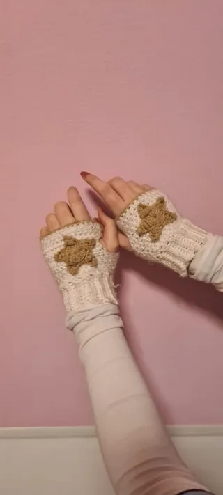 Guantes crochet estrella beige y blanco