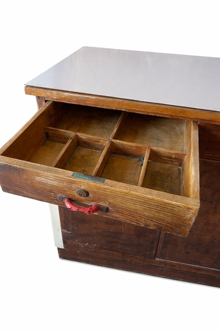 Bancone vintage per negozio con vetrine