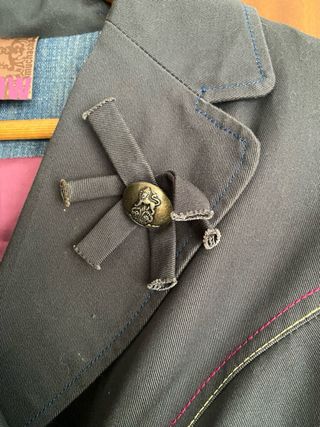 Chaqueta de chica con mangas de crochet; original