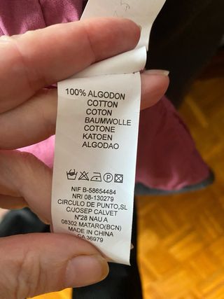 Chaqueta de chica con mangas de crochet; original