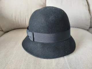 Sombrero negro con lazo