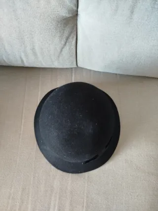 Sombrero negro con lazo