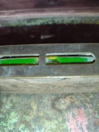 Nivel antiguo madera y bronce de principios del XX