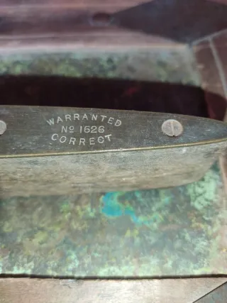 Nivel antiguo madera y bronce de principios del XX