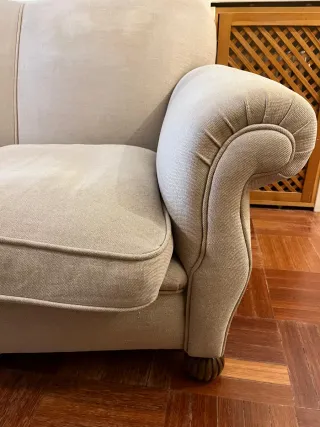 Sofá antiguo para restaurar. Se vende con funda.