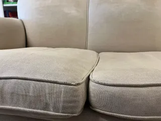 Sofá antiguo para restaurar. Se vende con funda.