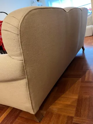 Sofá antiguo para restaurar. Se vende con funda.