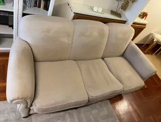 Sofá antiguo para restaurar. Se vende con funda.