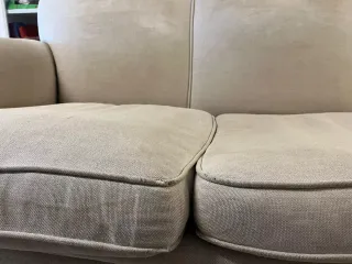 Sofá antiguo para restaurar. Se vende con funda.