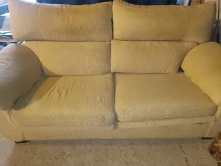 Sofá tapizado beige