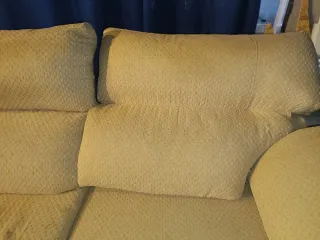 Sofá tapizado beige