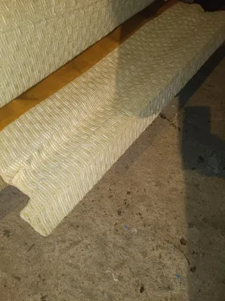 Sofá tapizado beige