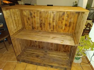 Conjunto Sofá, Mesa Bar y Bancos Madera