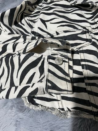 Chaqueta Bershka Estampado Cebra