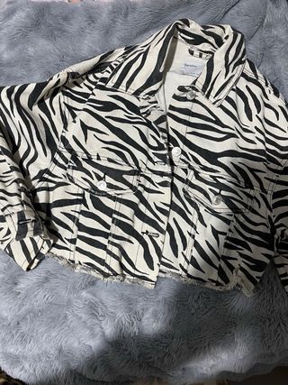 Chaqueta Bershka Estampado Cebra