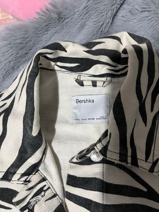Chaqueta Bershka Estampado Cebra
