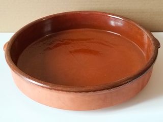 Jamonero de madera y cazuela barro