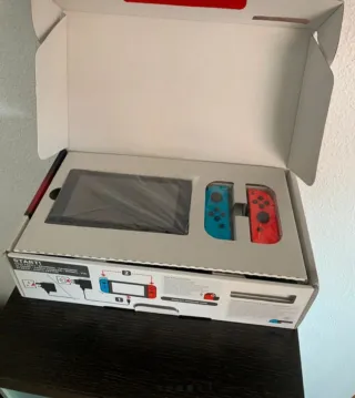 Nintendo Switch + Mario Kart 8 Deluxe