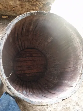 Barril de madera decorativo