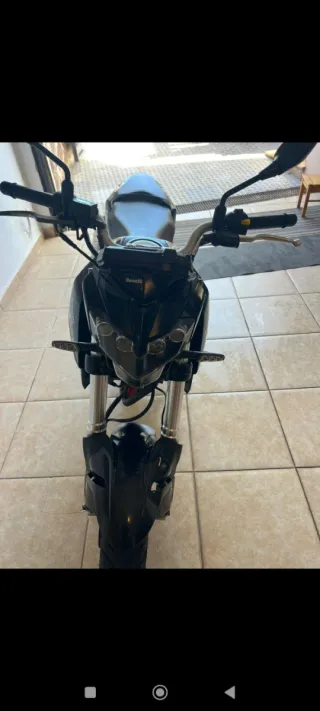 Benelli 125 Naked Negra/Roja