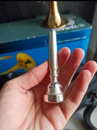 Trompeta Yamaha YTR 2330