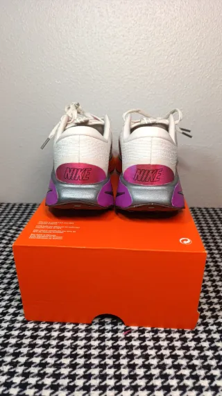 NIKE MOTIVA SE T38.5