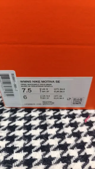 NIKE MOTIVA SE T38.5