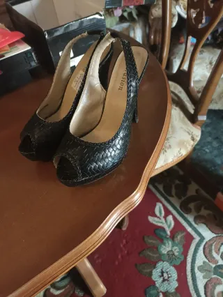 Zapatos de tacón negros talla 42