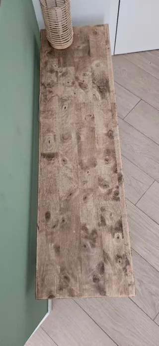 Banco de madera con patas metálicas