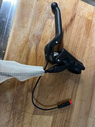 Leva e pompante Magura MT5e