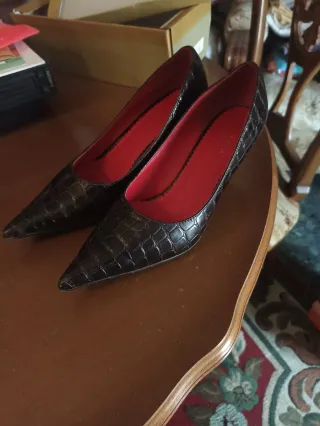 Zapatos de tacón piel efecto cocodrilo