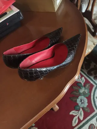 Zapatos de tacón piel efecto cocodrilo