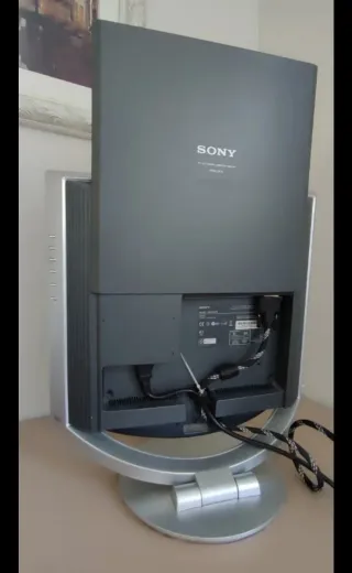 Monitor Sony Plata y Negro 17 pulgadas