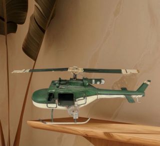 Helicóptero de metal verde y blanco