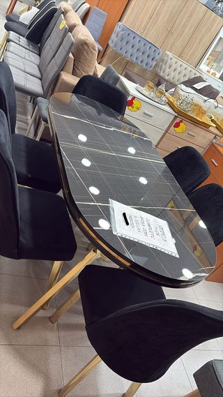 Mesa ovalada y 6 sillas