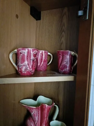 Brocca e bicchieri marmorizzati oro e rossi