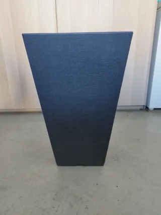 Macetero exterior gris de plástico