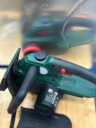 Bosch sierra de cadena con batería UniversalChain 18