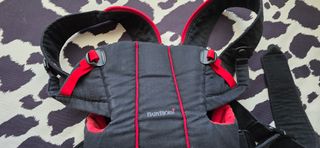 PORTEO MOCHILA BEBE MARCA BABYBJÖRN NEGRO/ROJO