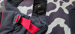 PORTEO MOCHILA BEBE MARCA BABYBJÖRN NEGRO/ROJO