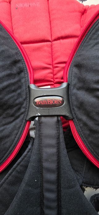 PORTEO MOCHILA BEBE MARCA BABYBJÖRN NEGRO/ROJO