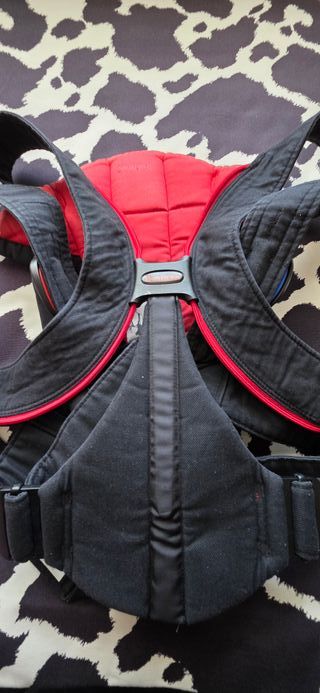 PORTEO MOCHILA BEBE MARCA BABYBJÖRN NEGRO/ROJO