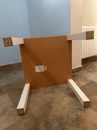 Mesa auxiliar blanca