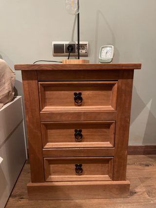 Cómoda, mesitas y espejo madera rústico