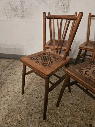 Sillas antiguas de madera