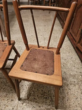 Sillas antiguas de madera